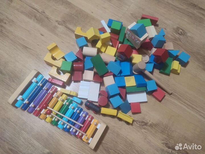 Кубики деревянные и ксилофон