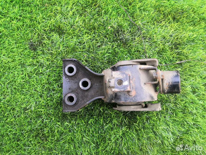 Правая опора двигателя Mitsubishi Colt V CJ 4G13