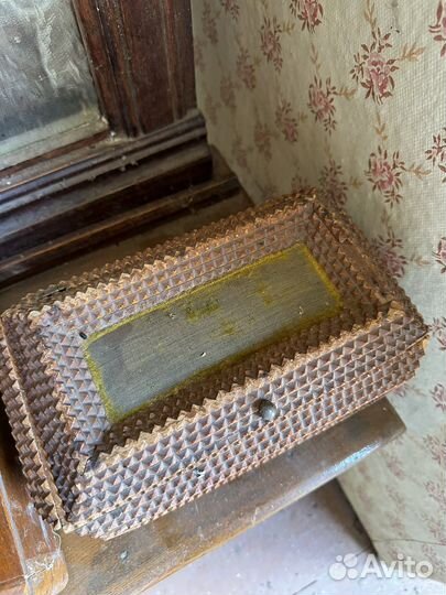 Деревянная шкатулка