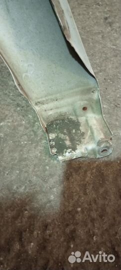 Крыло переднее правое toyota land cruiser 200