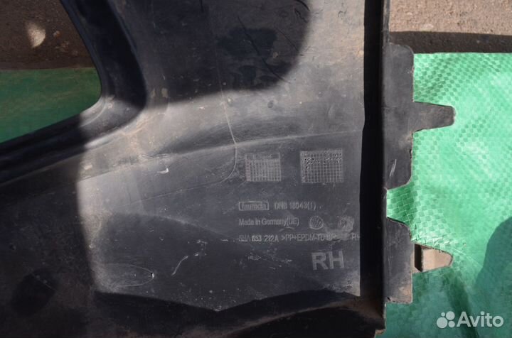 Volkswagen Tiguan накладка бампера переднего