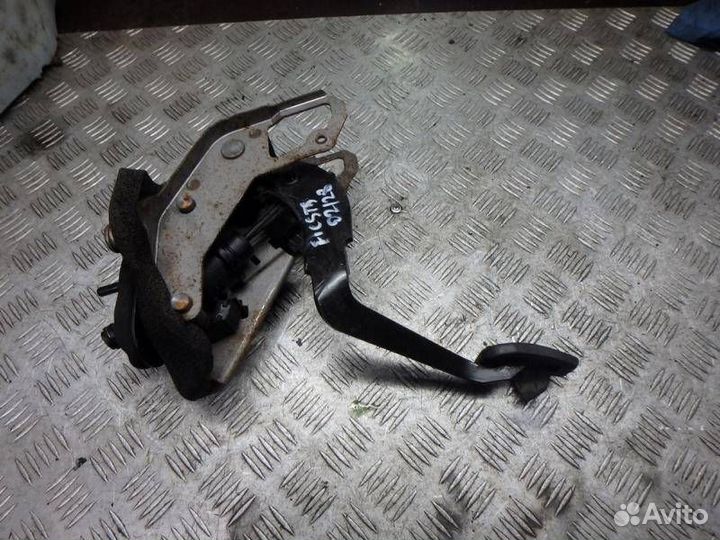 Педаль сцепления Ford Fiesta 6 2011