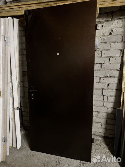 Металлическая дверь бу