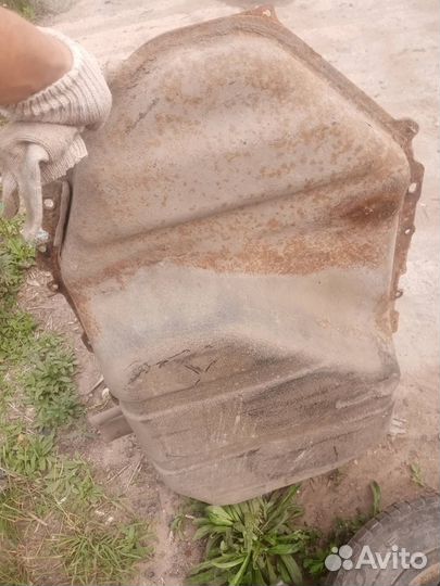 Топливный бак Mitsubishi Lancer 9