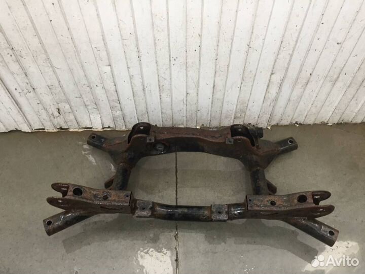 Б/У Балка задняя 4100A036 mitsubishi