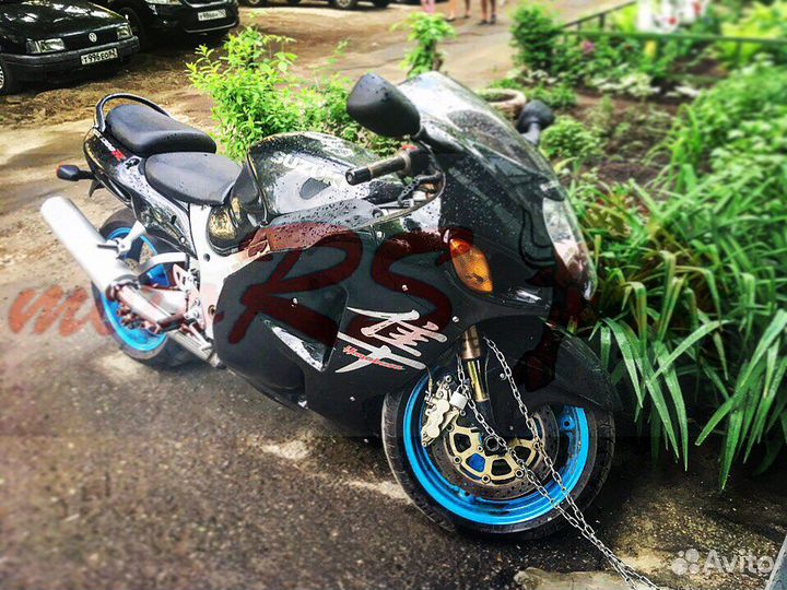 На разборе Suzuki GSX1300R Hayabusa 2005г