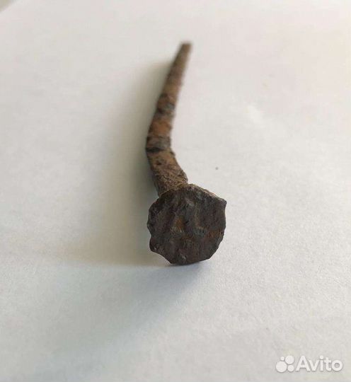 Кованный гвоздь с клеймом