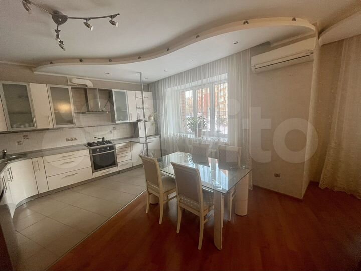 2-к. квартира, 90 м², 2/10 эт.