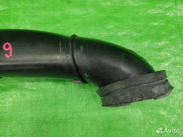 Патрубок воздушного фильтра левый VW Touareg 02-10