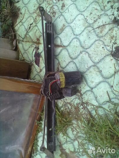 Ауди 100 44 Трапеция дворников в сборе с мотором