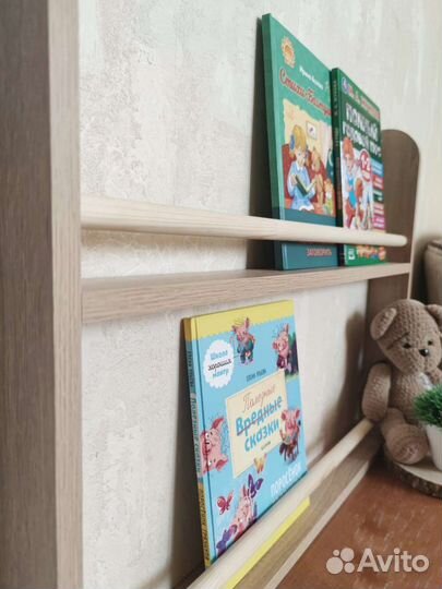 Полка для книг Монтессори