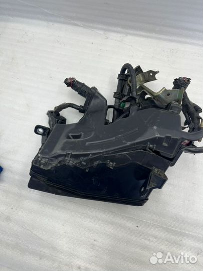 Корпус блока предохранителей левый Toyota Camry