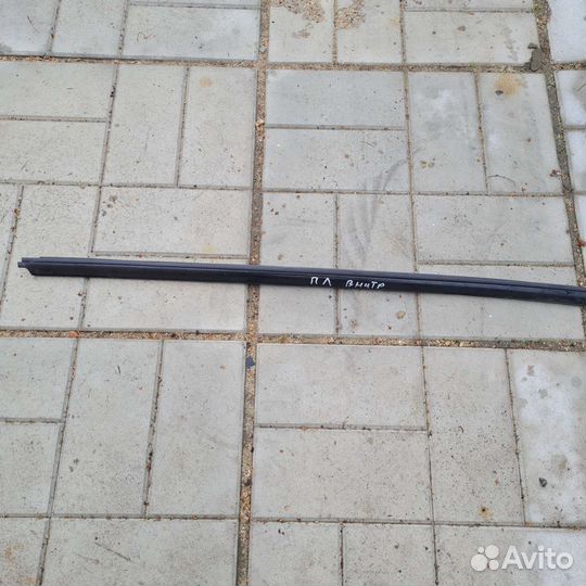 Уплотнитель стекла двери Skoda передний правый