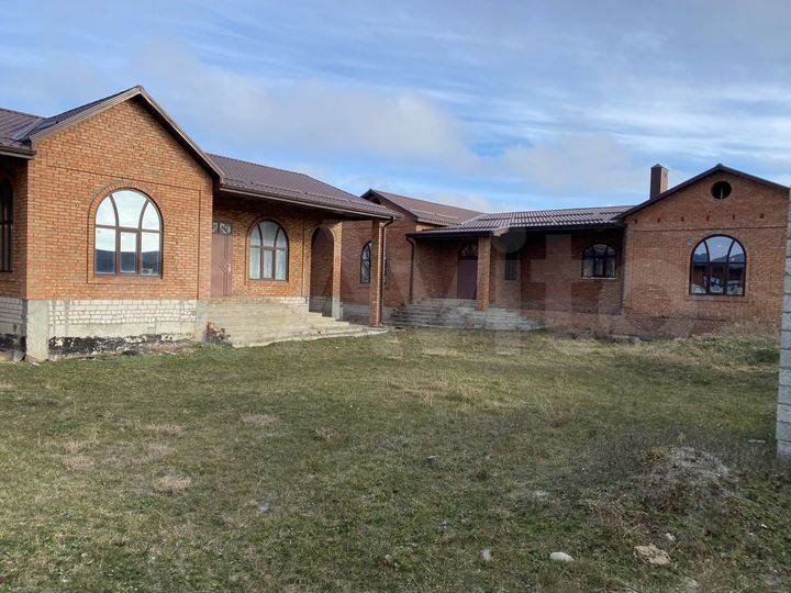 Дом 406 м² на участке 15 сот.