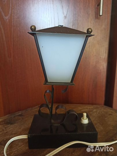 Лампа настольная