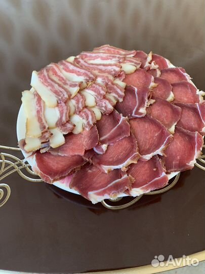 Копчёная конская колбаса казы, копчёное мясо