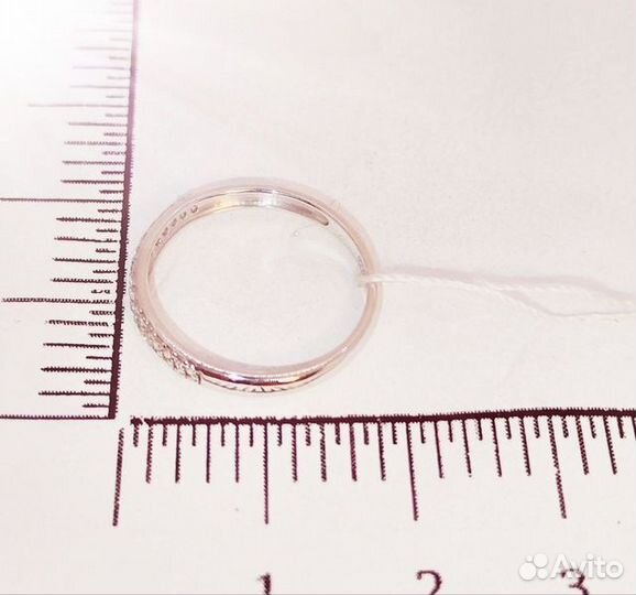 Кольцо с природным камнем Золото