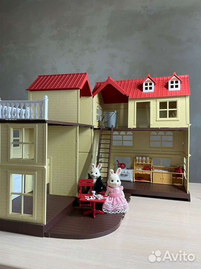 Домик кукольный