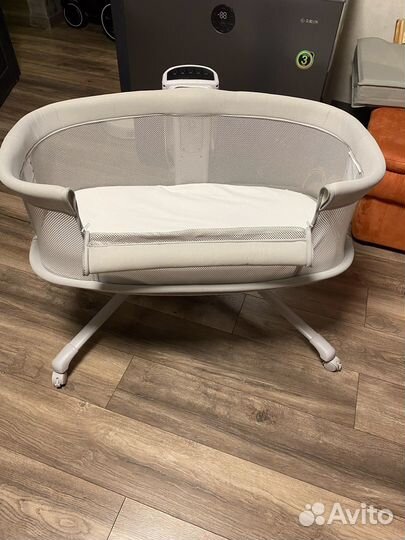 Детская кроватка с укачиванием