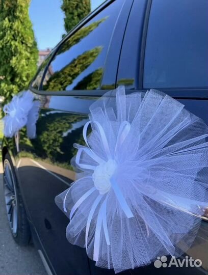 Свадебное украшение на машину