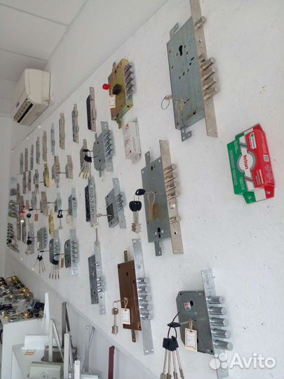 Вскрытия замена установка продажа замков Мира д40