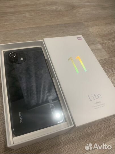 Телефон Xiaomi Mi 11 lite 4G