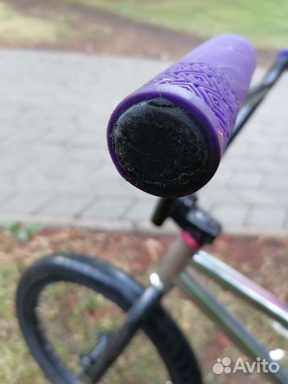 Фиолетовые грипсы на BMX