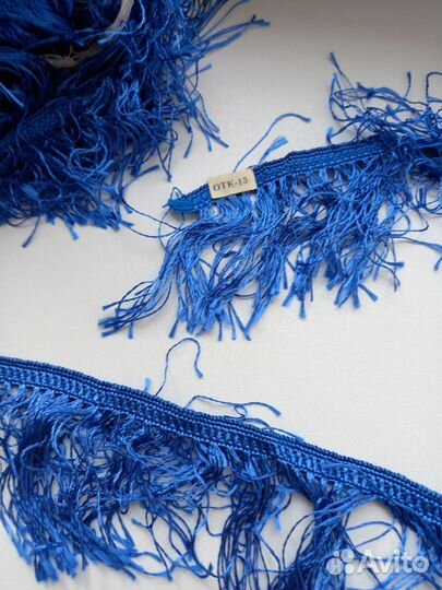 Бахрома ярко голубого цвета