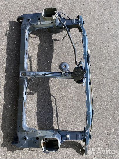 Телевизор (рамка радиатора) Mitsubishi Grandis NA4