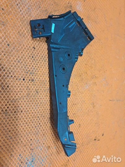 Кронштейн бампера передний правый Audi Q7 4L BHK