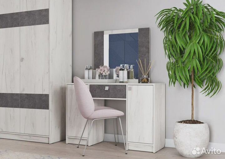 Шкаф кровать туалетный столик прикроватная тумба