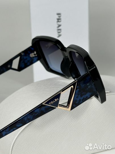 Солнцезащитные очки prada