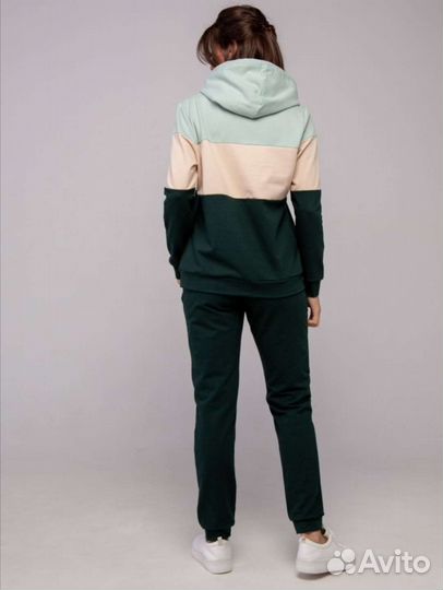 Спортивный костюм женский