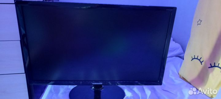 Монитор Samsung S24D300