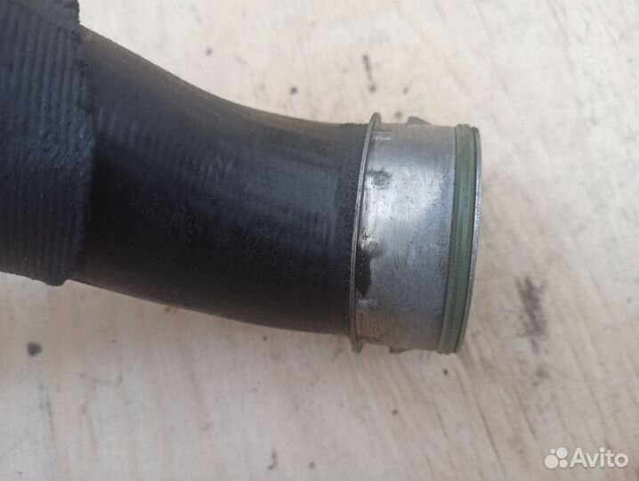 Патрубок интеркулера Volkswagen Touareg 1 7L