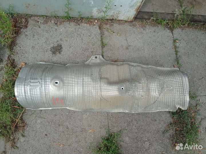 Теплозащитный экран глушителя передний Toyota