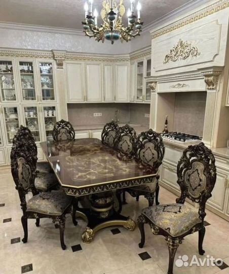 Обеденный стол со стульями