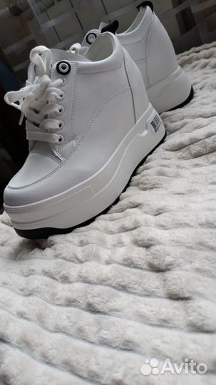 Кроссовки женские на платформе