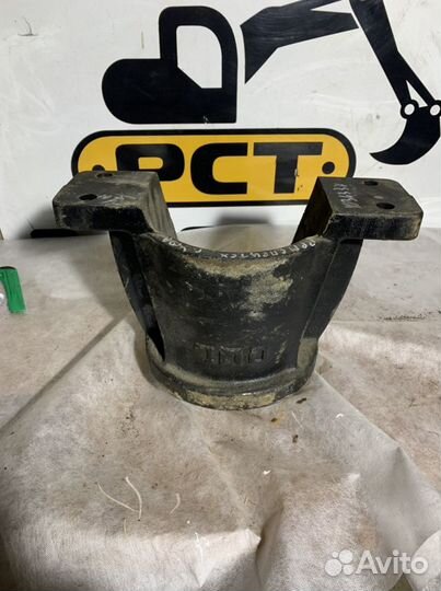 Вилка направляющего колёса Hitachi ZX240-5G