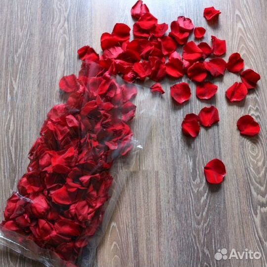 Лепестки роз