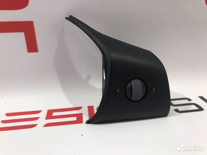 Кнопка управления на руле Tesla Model 3 2020