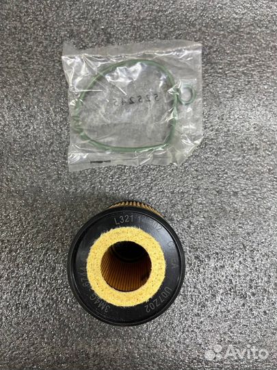 Фильтр масляный Mazda L32114302 новый оригинал