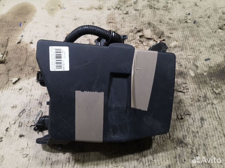 Блок предохранителей Toyota Avensis wagon ZRT272W