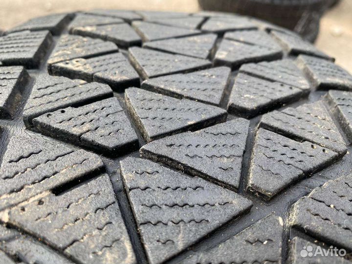 Bridgestone Blizzak DM-V2 225/65 R17