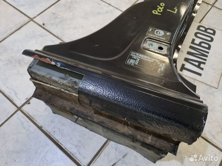 Левая центральная стойка VW поло 2012 год