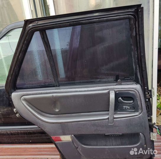 Двери на Saab 9000