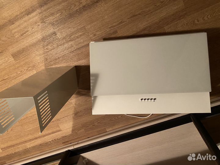 Вытяжка новая