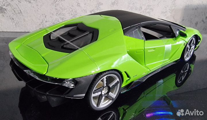 Коллекционная модель Lamborghini Centenario 1:18