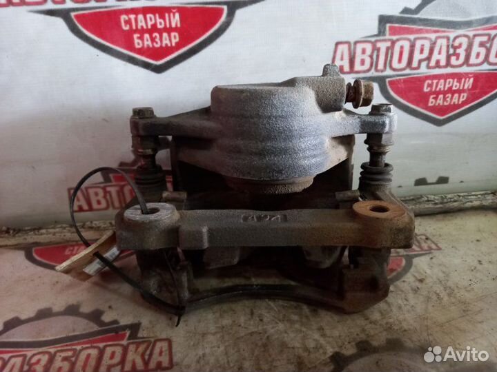 Суппорт тормозной передний левый Toyota Hiace