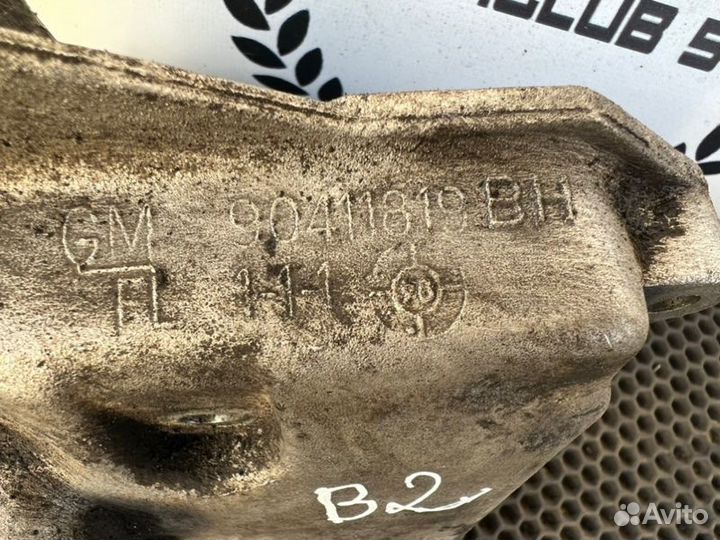 Кронштейн компрессора кондиционера Opel Omega B